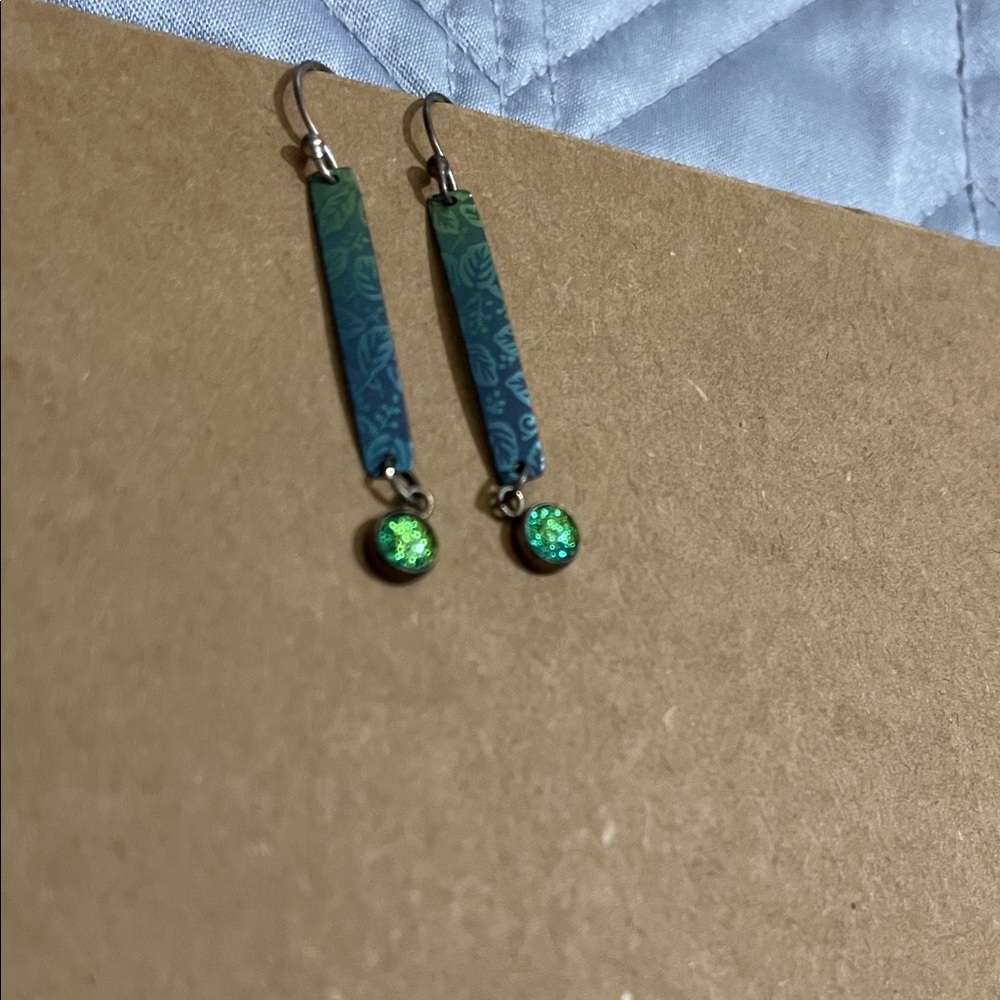 Holly Yashi Niobium and Dichroic Glass, Blue and Green Dangle Earrings! - Picture 8 of 11
